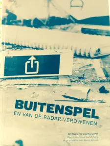 Boek - Buitenspel en van de radar verdwenen